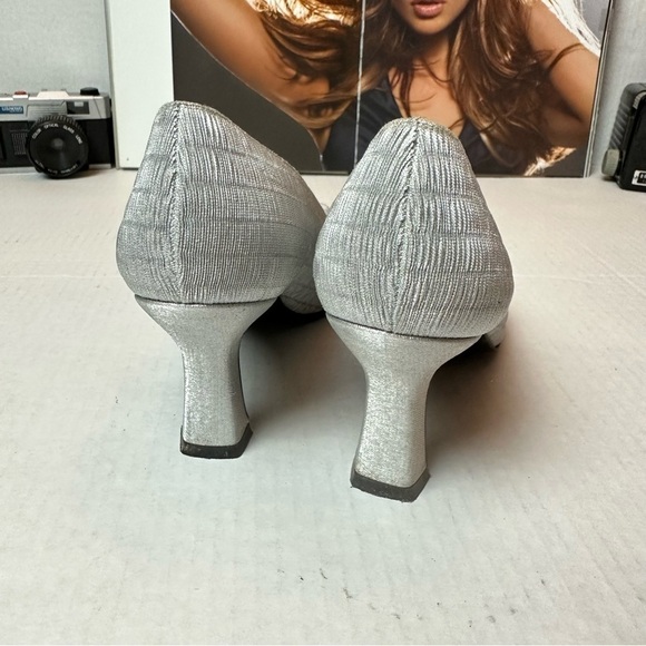 Stuart Weitzman vintage metallic pumps - Picture 7 of 9
